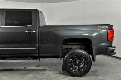 2017 Chevrolet Silverado 2500 LTZ   - Photo 9 - Joliet, IL 60435