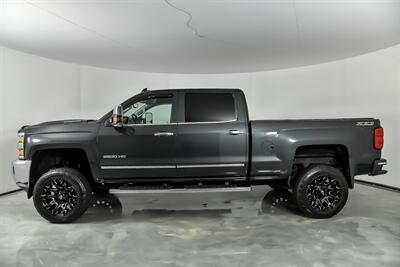 2017 Chevrolet Silverado 2500 LTZ   - Photo 8 - Joliet, IL 60435