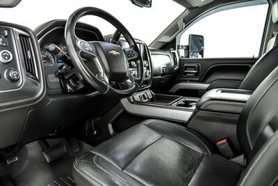 2017 Chevrolet Silverado 2500 LTZ   - Photo 22 - Joliet, IL 60435