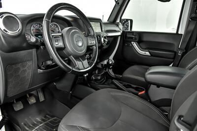 2016 Jeep Wrangler Unlimited Sahara   - Photo 18 - Joliet, IL 60435