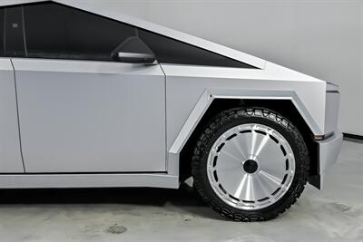 2025 Tesla Cybertruck -$30K MODS-FULL PAINT MATCH & WHEELS   - Photo 15 - Joliet, IL 60435