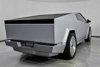 2025 Tesla Cybertruck -$30K MODS-FULL PAINT MATCH & WHEELS   - Photo 12 - Joliet, IL 60435