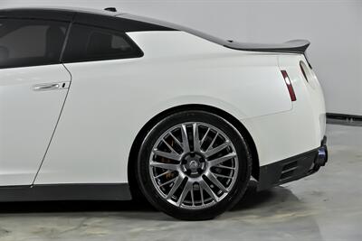 2016 Nissan GT-R Premium   - Photo 9 - Joliet, IL 60435