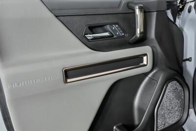 2025 GMC HUMMER EV 3X   - Photo 18 - Joliet, IL 60435