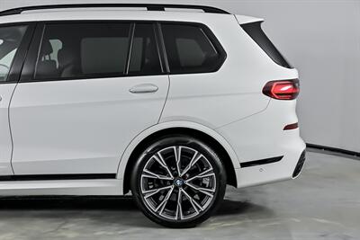 2022 BMW X7 xDrive40i   - Photo 9 - Joliet, IL 60435