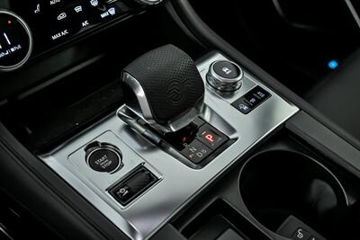 2025 Jaguar F-PACE SVR 575 EDITION   - Photo 32 - Joliet, IL 60435