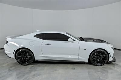 2019 Chevrolet Camaro SS   - Photo 14 - Joliet, IL 60435