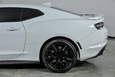 2019 Chevrolet Camaro SS   - Photo 9 - Joliet, IL 60435