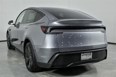 2026 Tesla Model Y Long Range-WHITE GUTS! - Photo 10 - Joliet, IL 60435