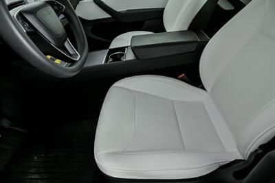 2026 Tesla Model Y Long Range-WHITE GUTS! - Photo 20 - Joliet, IL 60435