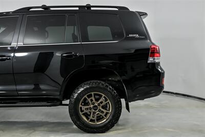 2021 Toyota Land Cruiser Heritage Edition   - Photo 9 - Joliet, IL 60435
