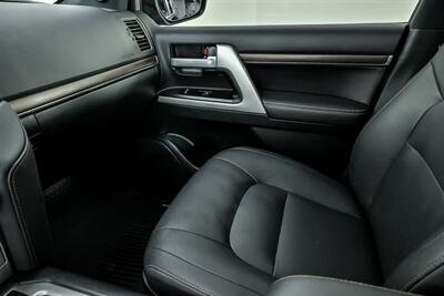 2021 Toyota Land Cruiser Heritage Edition   - Photo 37 - Joliet, IL 60435