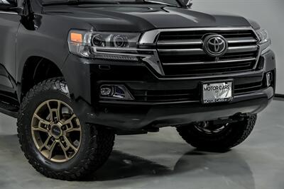 2021 Toyota Land Cruiser Heritage Edition   - Photo 3 - Joliet, IL 60435
