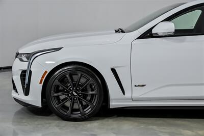 2022 Cadillac CT4-V Blackwing - Photo 7 - Joliet, IL 60435