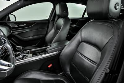2020 Jaguar XE P250 S   - Photo 22 - Joliet, IL 60435