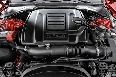 2020 Jaguar XE P250 S   - Photo 17 - Joliet, IL 60435