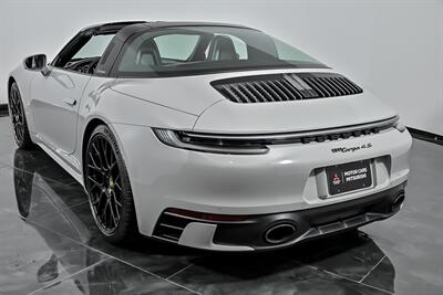 2022 Porsche 911 Targa 4S   - Photo 9 - Joliet, IL 60435