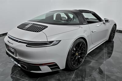 2022 Porsche 911 Targa 4S   - Photo 11 - Joliet, IL 60435