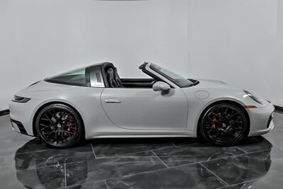 2022 Porsche 911 Targa 4S   - Photo 13 - Joliet, IL 60435