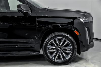 2023 Cadillac Escalade Sport   - Photo 15 - Joliet, IL 60435