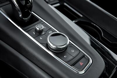 2023 Cadillac Escalade Sport   - Photo 39 - Joliet, IL 60435