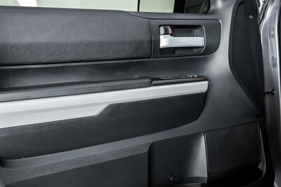 2019 Toyota Tundra SR5   - Photo 18 - Joliet, IL 60435