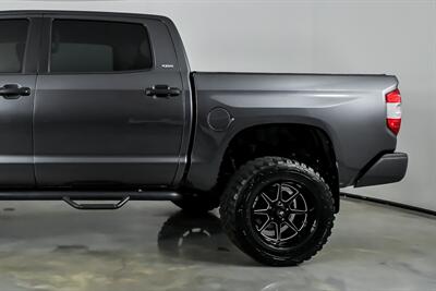 2019 Toyota Tundra SR5   - Photo 8 - Joliet, IL 60435