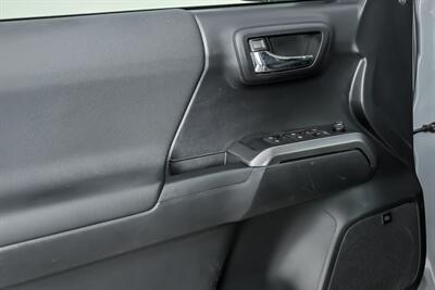 2021 Toyota Tacoma TRD Off-Road   - Photo 16 - Joliet, IL 60435