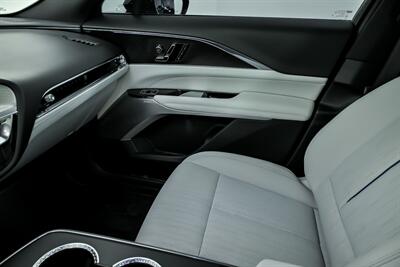2024 Cadillac LYRIQ Luxury 3   - Photo 35 - Joliet, IL 60435