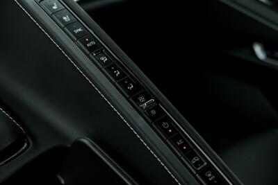 2021 Chevrolet Corvette Stingray 2LT   - Photo 38 - Joliet, IL 60435