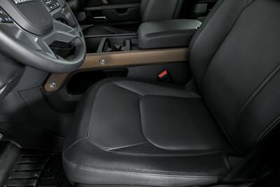 2024 Land Rover Defender 130 P400 X-Dynamic SE   - Photo 22 - Joliet, IL 60435