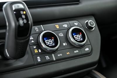 2024 Land Rover Defender 130 P400 X-Dynamic SE   - Photo 39 - Joliet, IL 60435