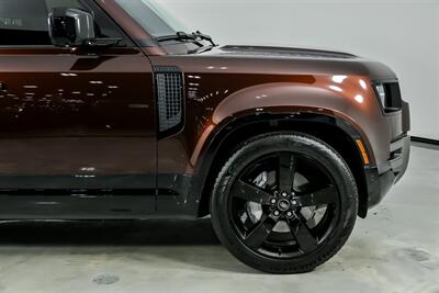 2024 Land Rover Defender 130 P400 X-Dynamic SE   - Photo 15 - Joliet, IL 60435