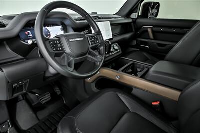 2024 Land Rover Defender 130 P400 X-Dynamic SE   - Photo 21 - Joliet, IL 60435