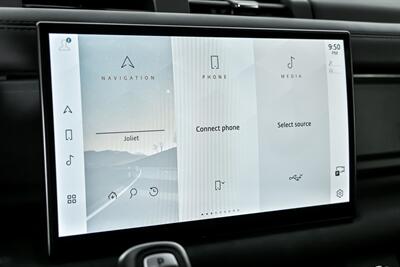 2024 Land Rover Defender 130 P400 X-Dynamic SE   - Photo 32 - Joliet, IL 60435