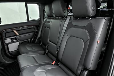 2024 Land Rover Defender 130 P400 X-Dynamic SE   - Photo 25 - Joliet, IL 60435