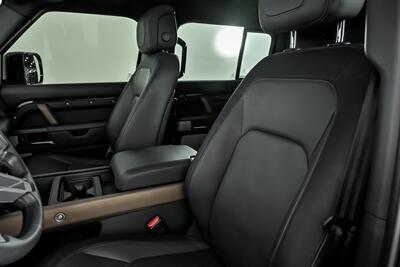 2024 Land Rover Defender 130 P400 X-Dynamic SE   - Photo 23 - Joliet, IL 60435