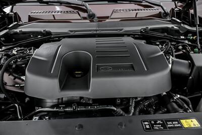 2024 Land Rover Defender 130 P400 X-Dynamic SE   - Photo 17 - Joliet, IL 60435