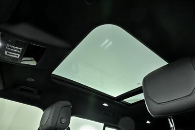 2024 Land Rover Defender 130 P400 X-Dynamic SE   - Photo 24 - Joliet, IL 60435