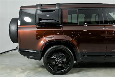 2024 Land Rover Defender 130 P400 X-Dynamic SE   - Photo 13 - Joliet, IL 60435
