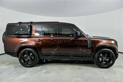 2024 Land Rover Defender 130 P400 X-Dynamic SE   - Photo 14 - Joliet, IL 60435