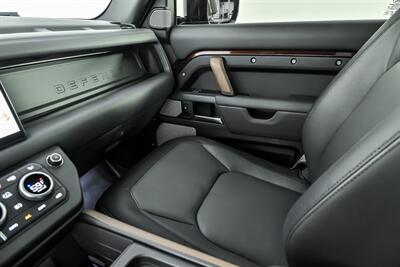2024 Land Rover Defender 130 P400 X-Dynamic SE   - Photo 40 - Joliet, IL 60435