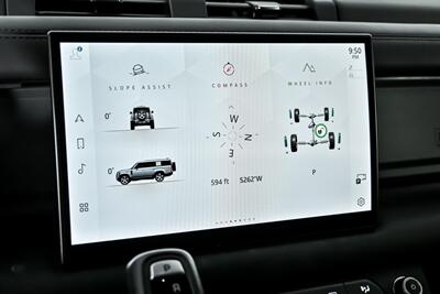 2024 Land Rover Defender 130 P400 X-Dynamic SE   - Photo 33 - Joliet, IL 60435