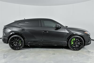 2022 Lamborghini Urus -MATTE BLACK WRAP-BLUE CEPHEUS PAINT!   - Photo 14 - Joliet, IL 60435
