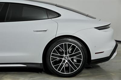 2020 Porsche Taycan Turbo   - Photo 9 - Joliet, IL 60435