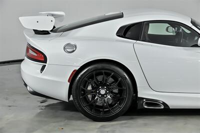2016 Dodge Viper GTC   - Photo 13 - Joliet, IL 60435