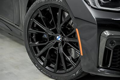 2022 BMW 740i   - Photo 4 - Joliet, IL 60435