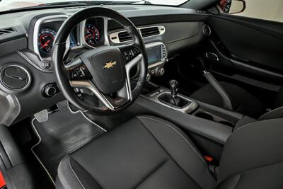 2013 Chevrolet Camaro SS   - Photo 14 - Joliet, IL 60435
