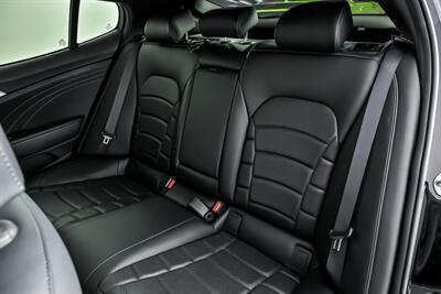 2022 Kia Stinger GT2   - Photo 24 - Joliet, IL 60435