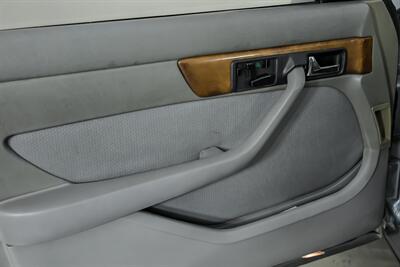 1985 Mercedes-Benz 500 SEL   - Photo 18 - Joliet, IL 60435